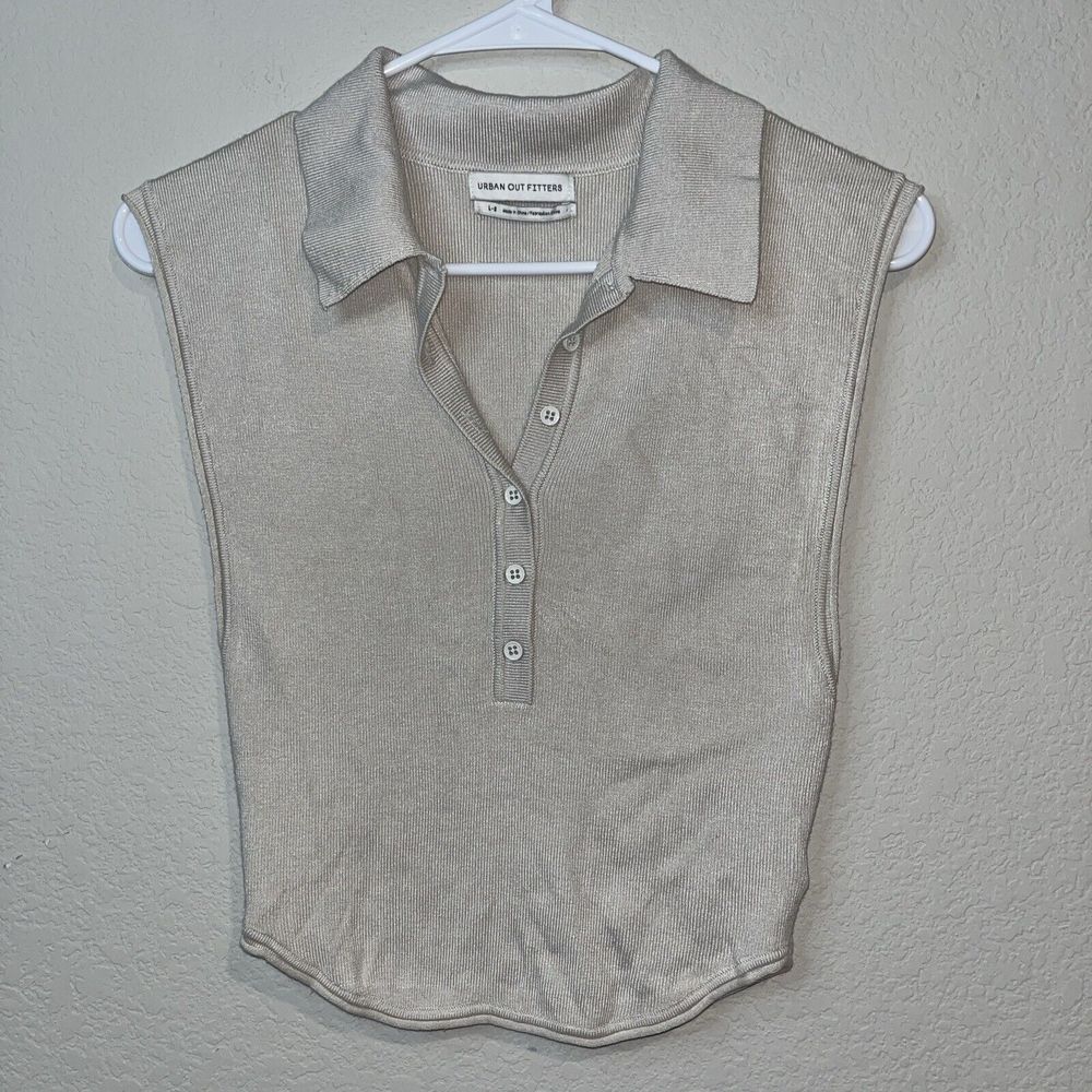 Urban Outfitters Large Cropped Collard Top Ribbed Short Sleeves Quiet Luxury